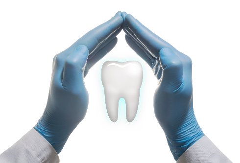 Profilaktyka i higiena jamy ustnej dach z dłoni nad zębem